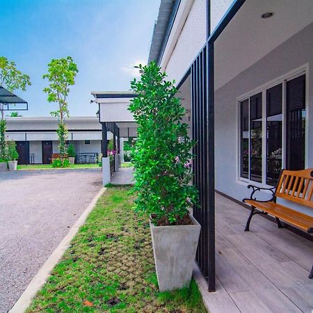 Oyo 533 Runya Poolvilla Πράτσουατ Κίρι Χαν Εξωτερικό φωτογραφία