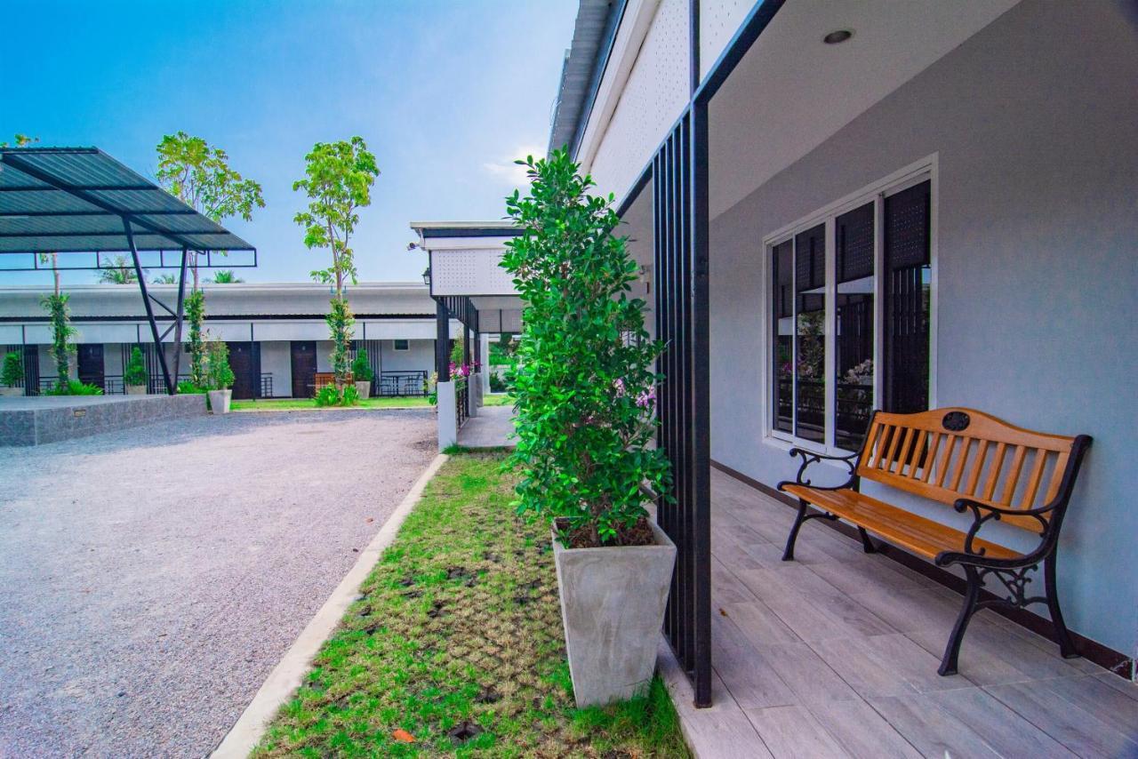 Oyo 533 Runya Poolvilla Πράτσουατ Κίρι Χαν Εξωτερικό φωτογραφία