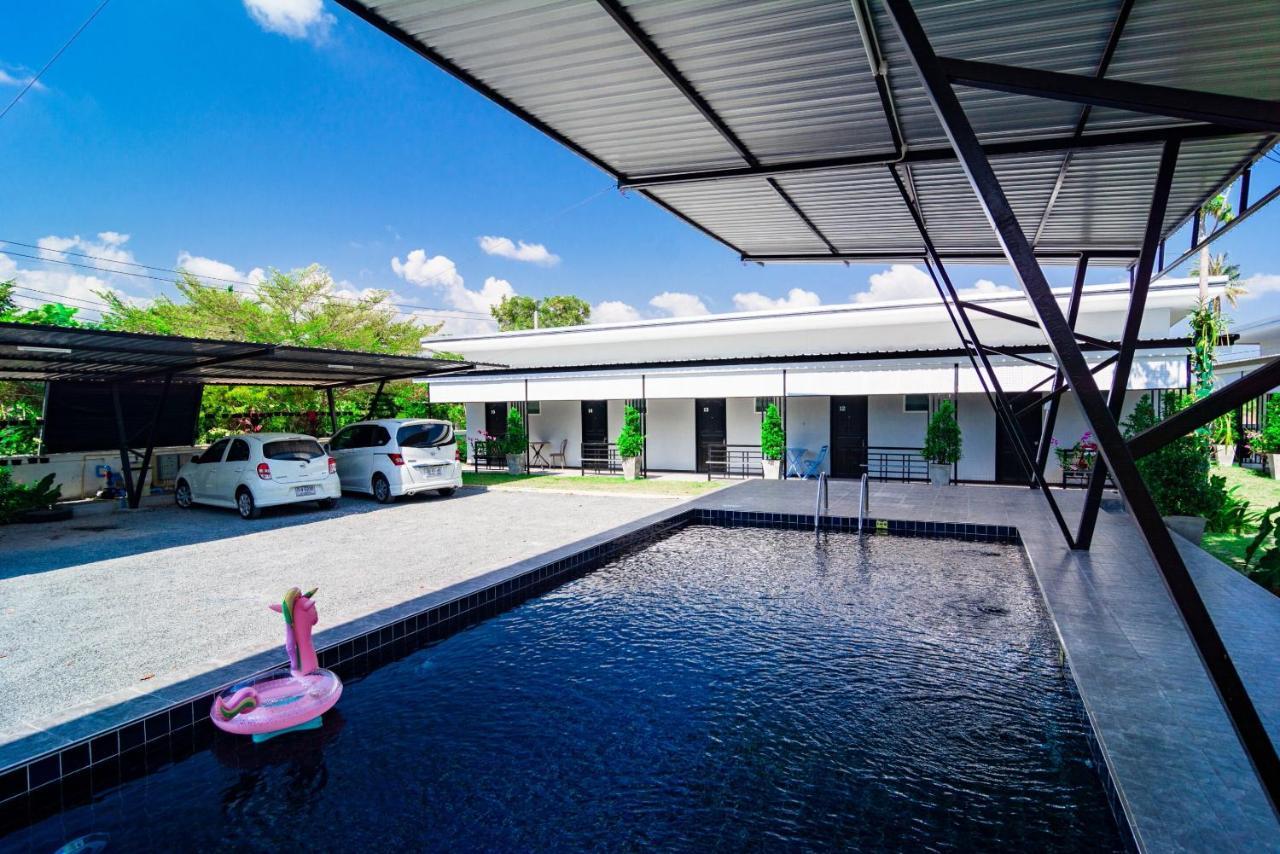 Oyo 533 Runya Poolvilla Πράτσουατ Κίρι Χαν Εξωτερικό φωτογραφία